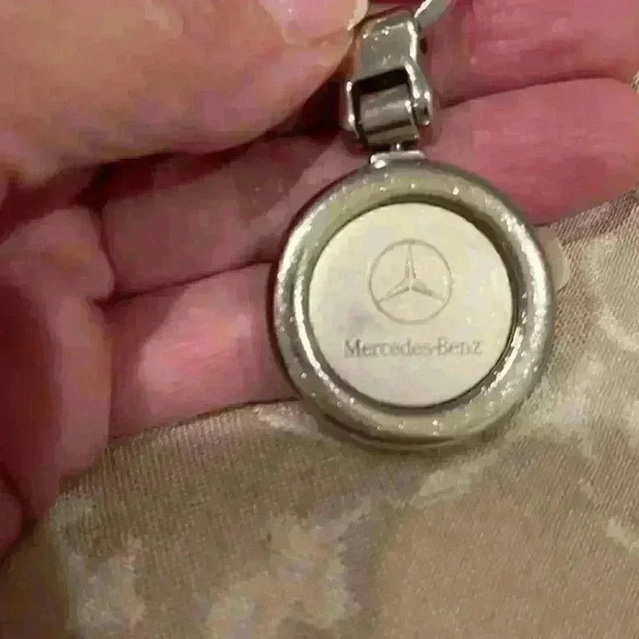 COPY - Mercedes Benz key chain - Picture 2 of 3